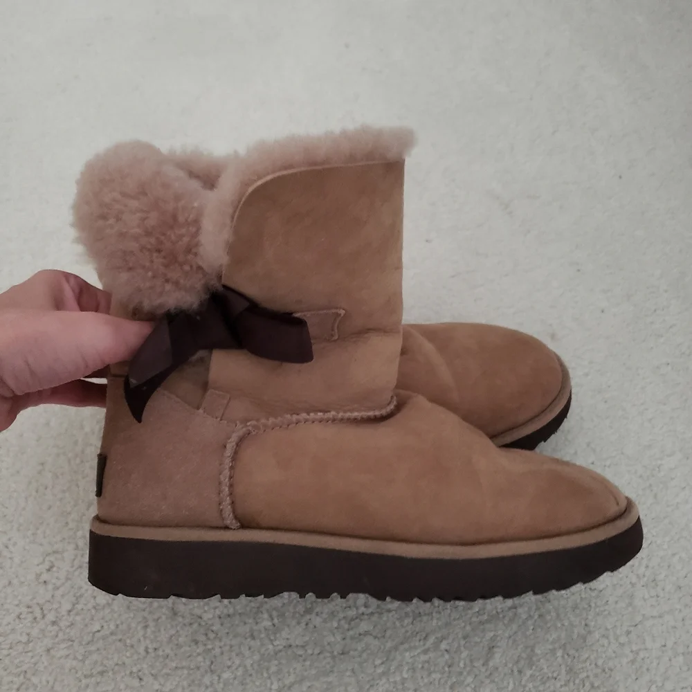 Ugg Classic Knot Classic Short Boots sz6